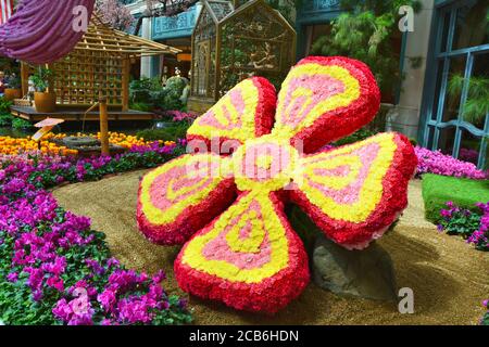 LAS VEGAS, USA - 20. MÄRZ 2018 : Bellagio Conservatory and Botanical Garden, Frühling Display. Blumenkunst Stockfoto