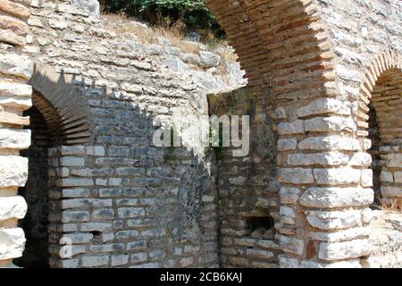 Nahaufnahme des Archway im Tempel des Asklepios in Ancient Stadt Butrint Stockfoto