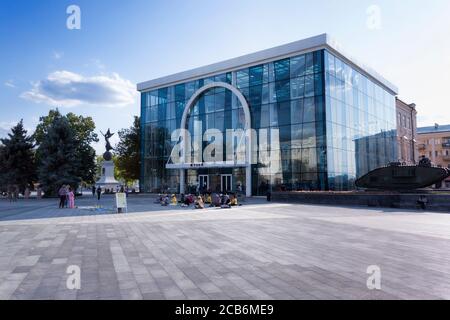 CHARKIW, UKRAINE - 6. AUGUST 2019: Das Geschichtsmuseum auf dem Platz der Verfassung in Charkow Stockfoto