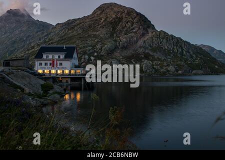 Hotel Restaurant Grimselpass am Totesee am Grimselpass in den Schweizer Alpen. CH Schweiz. Stockfoto