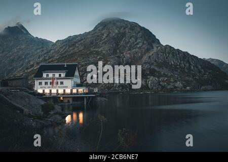 Hotel Restaurant Grimselpass am Totesee am Grimselpass in den Schweizer Alpen. CH Schweiz. Stockfoto