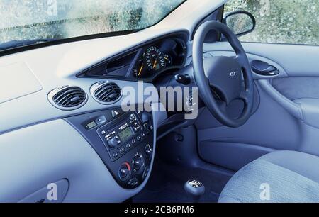 Innenraum des Ford Focus MK1 1998 5-türig. Stockfoto