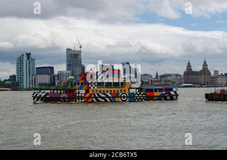 Wallasey, Großbritannien: 23. Jun 2020: Snowdrop, eine Passagierfähre auf dem River Mersey verlässt das Seacombe Dock und fährt in Richtung Liverpool. Stockfoto