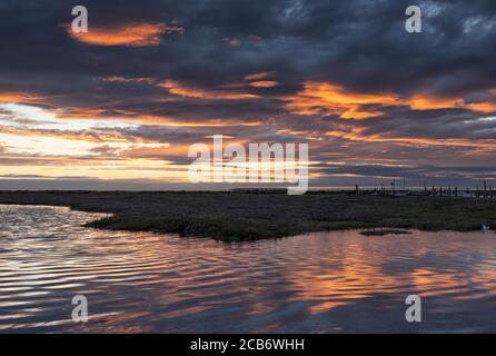 Morston Quay bei Sonnenuntergang, Norfolk, East Anglia, Großbritannien Stockfoto