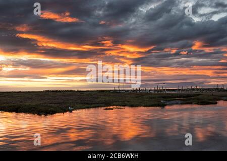 Morston Quay bei Sonnenuntergang, Norfolk, East Anglia, Großbritannien Stockfoto