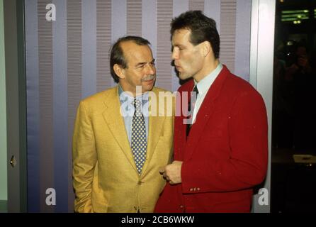 Dortmund, Deutschland. 09. Aug, 2020. firo: 12.1993, 1993, 93 Boxen Boxen, Männer, Männer, Training, in Dortmund Henry Maske, mit, und, sein Promoter, Wilfried Sauerland, Halbfigur Quelle: dpa/Alamy Live News Stockfoto