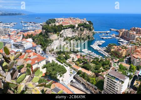 Stadtbild des Fürstentums Monaco, La Condamine, Monaco Ville und Fontvieille. Monaco ist das zweitkleinste Land der Welt. Stockfoto