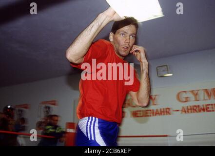 Dortmund, Deutschland. 09th Aug, 2020. firo: 12.1993, 1993, 93 Boxen Boxen, Männer, Männer, Training, in Dortmund Henry Maske, Halbfigur, während des Trainings Quelle: dpa/Alamy Live News Stockfoto