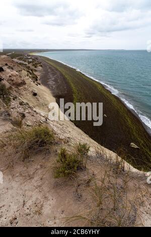 Luftaufnahme eines leeren Strandes auf der Halbinsel Valdes, Argentinien Stockfoto