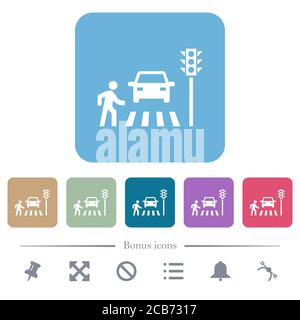 Fußgänger überqueren weiße flache Symbole auf farbigen abgerundeten quadratischen Hintergründen. 6 Bonus-Symbole enthalten Stock Vektor