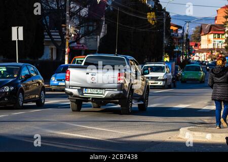 Rückansicht von Fiat Fullback im Straßenverkehr in Bukarest, Rumänien, 2020 Stockfoto