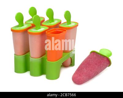 Fruchteis in besonderen Formen. Helle Farbe, Sommerstimmung. Stockfoto
