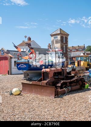 Kommerzielle Fischerboote an der Küste von Aldeburgh Suffolk UK, Stockfoto