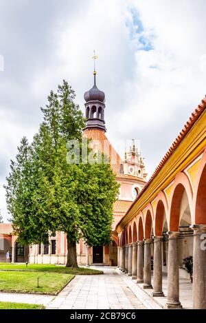 JINDRICHUV HRADEC, TSCHECHISCHE REPUBLIK - 27. JULI 2019: Rondell Pavillon in Jindrichuv Hradec Schloss, Jindrichuv Hradec, Tschechische Republik. Stockfoto