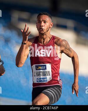 Braunschweig, Deutschland. August 2020. Joshua HARTMANN (ASV Köln) Action, Männer Halbfinale 100m, an 08.08.2020 Deutsche Leichtathletik-Meisterschaften 2020, ab 08.08. - 09.08.2020 in Braunschweig/Deutschland. Â Nutzung weltweit Credit: dpa/Alamy Live News Stockfoto