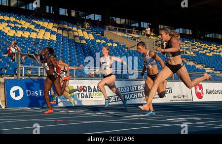 Ziel, von links nach rechts Gewinnerin Lisa Marie KWAYIE (Neuköllner SF/1. Platz), Lisa Nippgen (MTG Mannheim/3. Platz), Amelie-Sophie LEDERER (LG TELIS FINANZ Regensburg/5. Platz), Rebekka HAASE (Sprintteam Wetzlar/2. Platz), Action, Damen-100m-Finale, am 08.08.2020 Deutsche Leichtathletik-Meisterschaften 2020, ab 08.08. - 09.08.2020 in Braunschweig/Deutschland. Â Verwendung weltweit Stockfoto