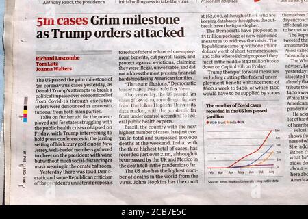 „5m Fälle Grim Meilenstein als Trump anordnet, angegriffen zu werden“ Coronavirus Guardian Schlagzeilen-Artikel und Covid-Graph am 10. August 2020 London, Großbritannien Stockfoto