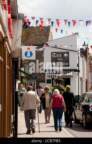 Einkaufen in der Domstadt Ely, Cambridgeshire, England. Stockfoto