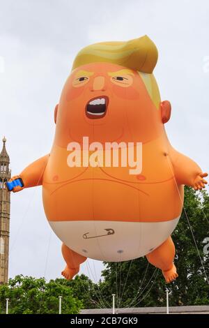 Riesiger aufblasbarer Donald Trump Baby Blimp Balloon Parliament Square Westminster, AT Protest, London, Großbritannien Stockfoto