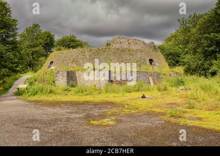 02.08.2020 Langcliffe, North Yorkshire, Großbritannien. Dieser Kalkofen im industriellen Maßstab wurde 1873 für die Craven Lime Company gebaut. Die Hoffmann Continuous kil Stockfoto