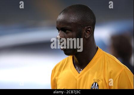 Turin Italien, 17. September 2003, 'Delle Alpi' Stadion, UEFA Champions League 2003/2004, FC Juventus- SK Galatasaray: Lilian Thuram vor dem Spiel Stockfoto