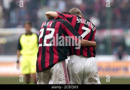 Mailand Italien, 28 September 2003, 'G.MEAZZA SAN SIRO' Stadion, seriöse Fußball-Meisterschaft A 2003/2004, AC Mailand - US Lecce : Kaka und Andriy Shevchenko feiert nach dem Tor Stockfoto