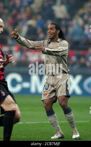 Mailand Italien, 20. Oktober 2004, 'SAN SIRO' Stadion, UEFA Champions League 2004/2005 , AC Mailand - FC Barcelona : Ronaldinho während des Spiels Stockfoto