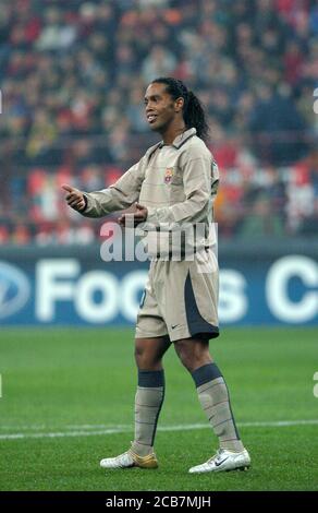 Mailand Italien, 20. Oktober 2004, 'SAN SIRO' Stadion, UEFA Champions League 2004/2005 , AC Mailand - FC Barcelona : Ronaldinho während des Spiels Stockfoto