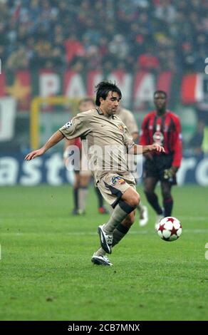 Mailand Italien, 20. Oktober 2004, 'SAN SIRO' Stadion, UEFA Champions League 2004/2005 , AC Mailand - FC Barcelona : Deco in Aktion während des Spiels Stockfoto