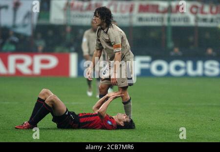 Mailand Italien, 20. Oktober 2004, 'SAN SIRO' Stadion, UEFA Champions League 2004/2005 , AC Mailand - FC Barcelona: Carles Puyol und Kaka während des Spiels Stockfoto