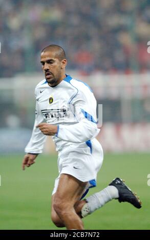 Mailand Italien 06 April 2005, 'G.MEAZZA SAN SIRO ' Stadion, Fußballmeisterschaft Seria A 2004/2005, AC Mailand - FC Inter : Juan Sebastian Veron in Aktion während des Spiels Stockfoto