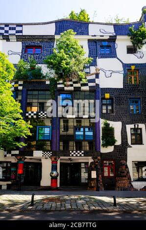 WIEN, ÖSTERREICH - 22. MAI 2017: Das berühmte Kunst Haus Wien, modernes Gebäude und Wahrzeichen von Wien (Österreich) am 22. Mai 2017 Stockfoto