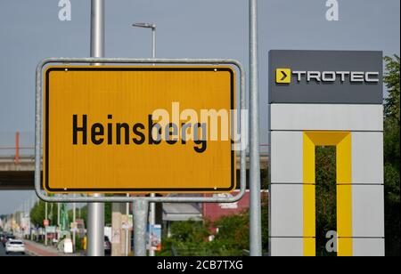 Ortsschild Heinsberg und Firmenzeichen Trotec, ein spezialisierter Hersteller für Raumluftreinigung inklusive Coronavirus Stockfoto