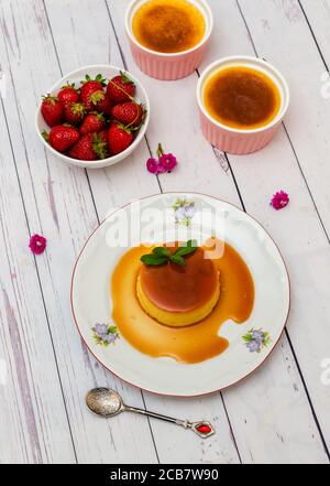 Pudding Creme Karamell langsam im Ofen gekocht Stockfoto