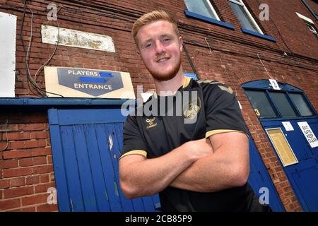 OLDHAM, ENGLAND - 11. August 2020. Davis Keillor-Dunn, nachdem er im Boundary Park angekommen war, um Oldham Athletic bei einem einjährigen Deal beizutreten. (Kredit: Eddie Garvey, Mi News) Kredit: MI Nachrichten & Sport /Alamy Live Nachrichten Stockfoto