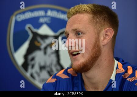 OLDHAM, ENGLAND - 11. August 2020. Davis Keillor-Dunn, nachdem er im Boundary Park angekommen war, um Oldham Athletic bei einem einjährigen Deal beizutreten. (Kredit: Eddie Garvey, Mi News) Kredit: MI Nachrichten & Sport /Alamy Live Nachrichten Stockfoto