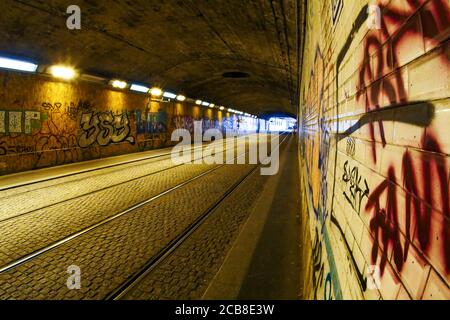 Straßenbahnschienen, Perrache Tunnel, Lyon, Region Auvergne Rhone-Alpen, Frankreich Stockfoto