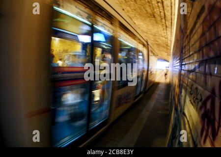 Straßenbahn in Perrache Tunnel, Lyon, Region Auvergne Rhone-Alpen, Frankreich Stockfoto