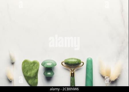 Set von Gua Sha Massagewerkzeugen Stockfoto