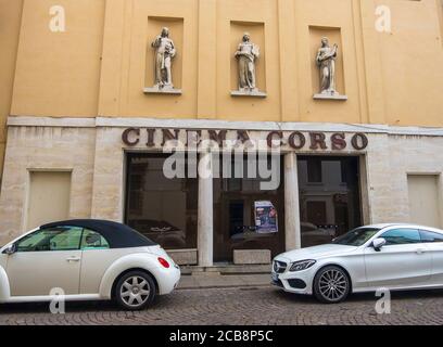 Vicenza, Italien - 12. August 2019: Das Kino Corso im historischen Zentrum von Vicenza, Region Venetien, Italien Stockfoto