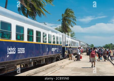 Kampot, Kambodscha - Kampot Bahnhof in Kampot, Kambodscha. Kambodscha hat 612 km 1000mm Meter Spurweite Schienennetz. Stockfoto