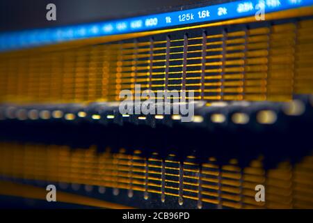 Hardware-Grafik-Equalizer für musikalische Studio Stockfoto