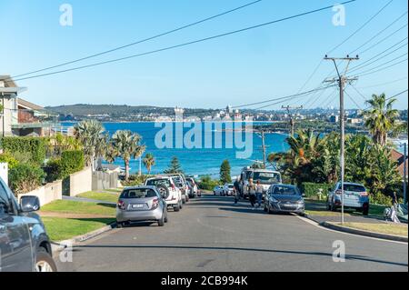 Straße in North Curl Curl, Hintergrund Weichzeichnung von Süßwasser, Nordstrände Stockfoto