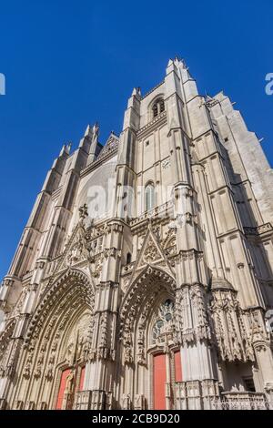 Fassade der spätgotischen Kathedrale St. Peter und St. Paul aus dem 15. Jahrhundert, Nantes, Loire-Atlantique, Frankreich. Stockfoto