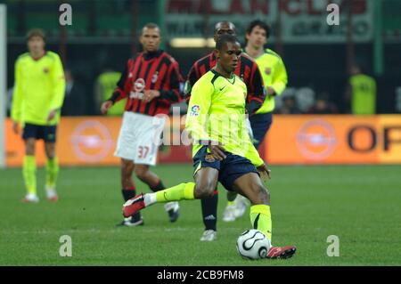 Mailand Italien, 16. März 2006, Sansiro-Stadion, Notte di Stelle Demetrio Albertinis Fußball-Abschiedsspiel, AC Mailand - FC Barcelona: Samuel Eto'o während des Spiels im Einsatz Stockfoto