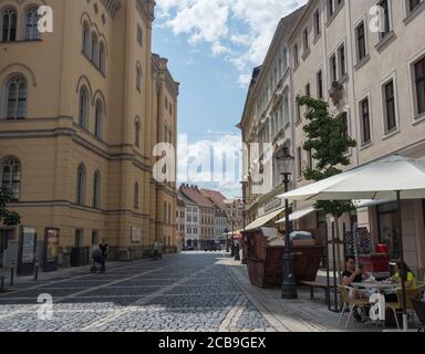 Zittau, Sachsen, Deutschland, 11. Juli 2019: Rathaus am alten Marktplatz von Zittau. Historische Altstadt Sommer Sonnentag, blauer Himmel Stockfoto