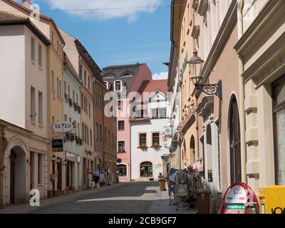 Zittau, Sachsen, Deutschland, 11. Juli 2019: Straßen der historischen Altstadt von Zittau Sommer sonniger Tag, blauer Himmel im Hintergrund Stockfoto
