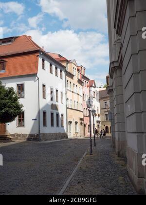 Zittau, Sachsen, Deutschland, 11. Juli 2019: Straßen der historischen Altstadt von Zittau Sommer sonniger Tag, blauer Himmel im Hintergrund Stockfoto