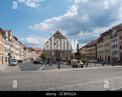 Zittau, Sachsen, Deutschland, 11. Juli 2019: Alter Marktplatz von Zittau. Historische Altstadt Sommer Sonnentag, blauer Himmel Stockfoto
