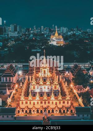Luftaufnahme des Loha Prasat-Tempels in der Altstadt von Bangkok In Thailand Stockfoto